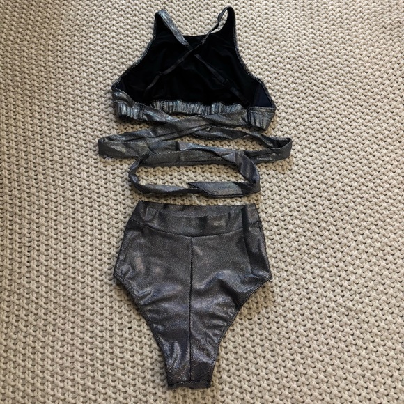 Metallic Pole Dance outfit, size 4. High waisted shorts and backless top. - Picture 3 of 5